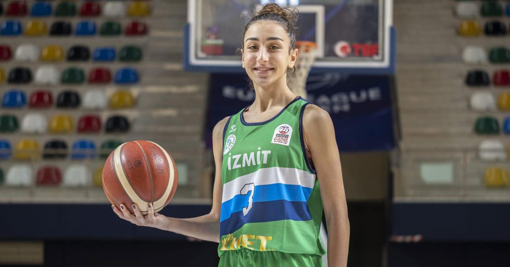 İzmit Belediyesporlu Nehir’e milli onur