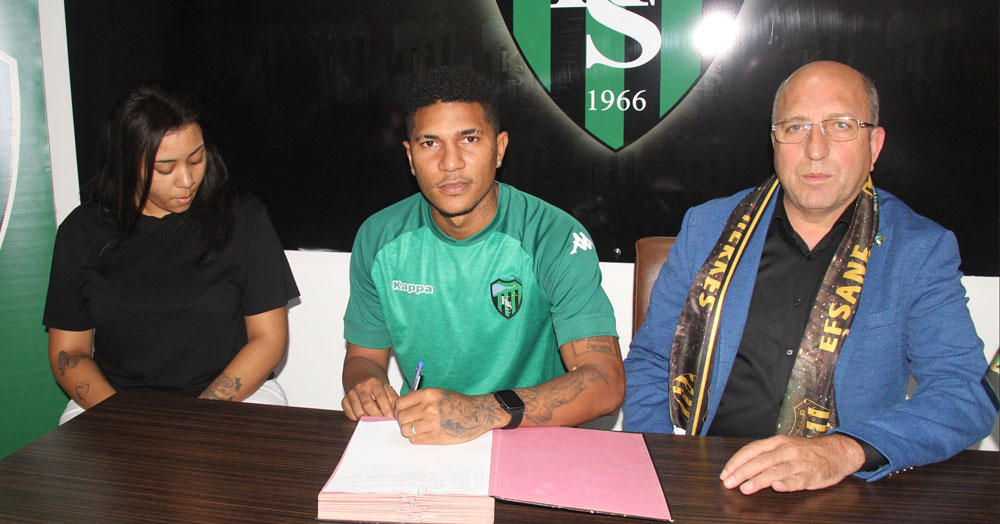 Terrence Tisdell imzaladı