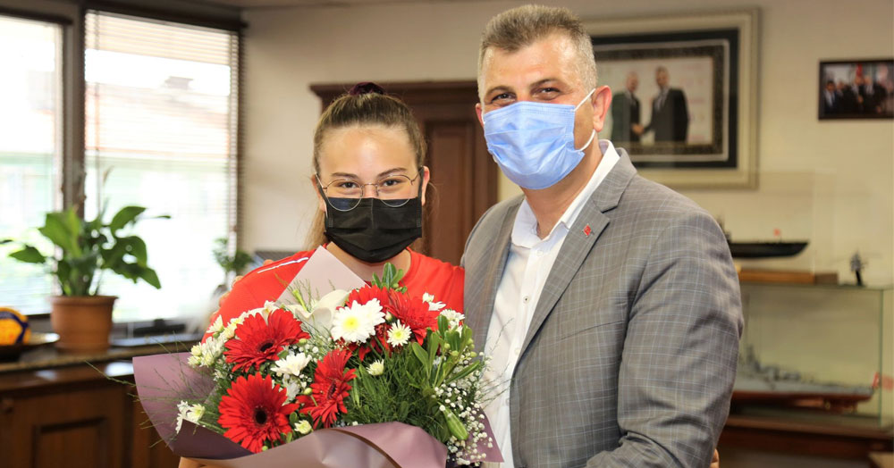 Sezer’den yüzücülere başarı dileği