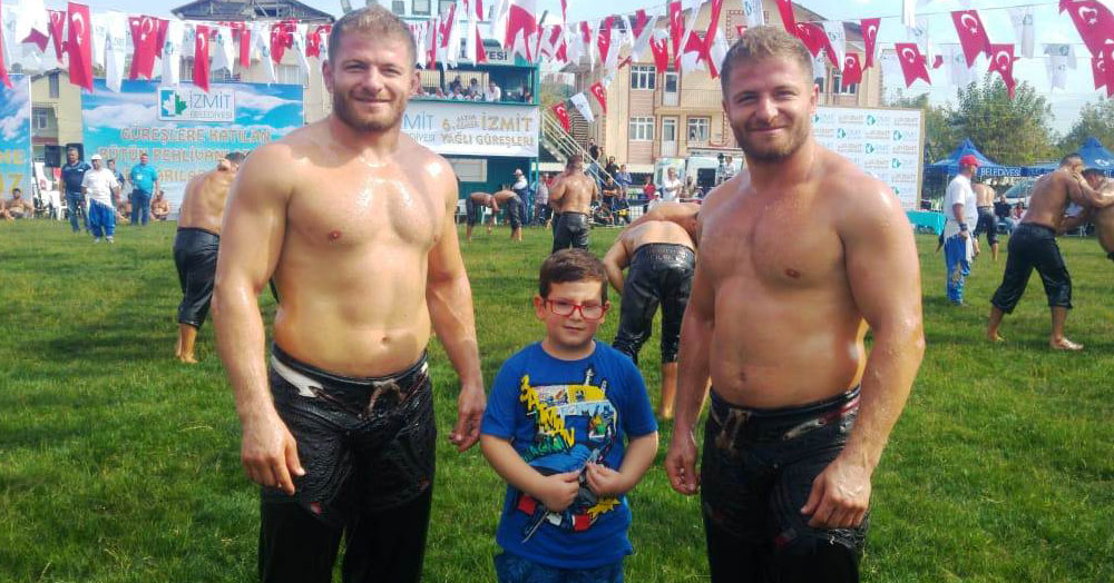 Şener Sar’ın oğlu Berat Deniz’den davet var