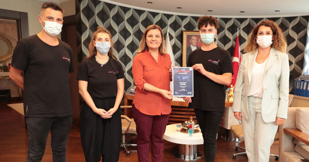 Başkan Hürriyet, İzmit’in gururu dansçılarımızı ağırladı