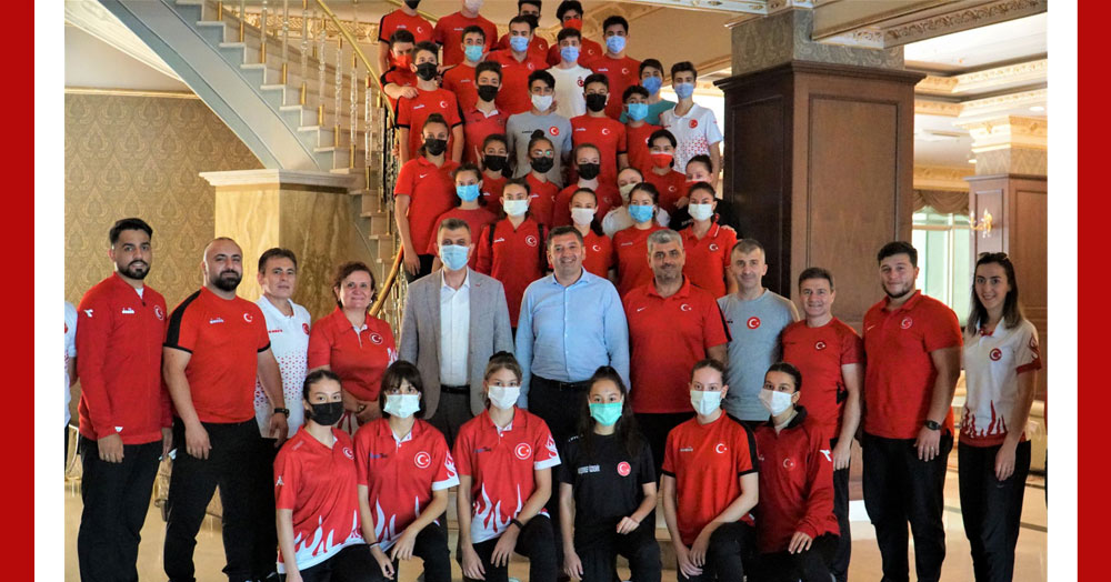 Karatecilere Sezer’den başarı dileği