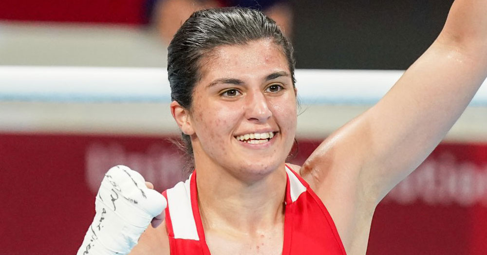 Ellerin dert görmesin Busenaz!