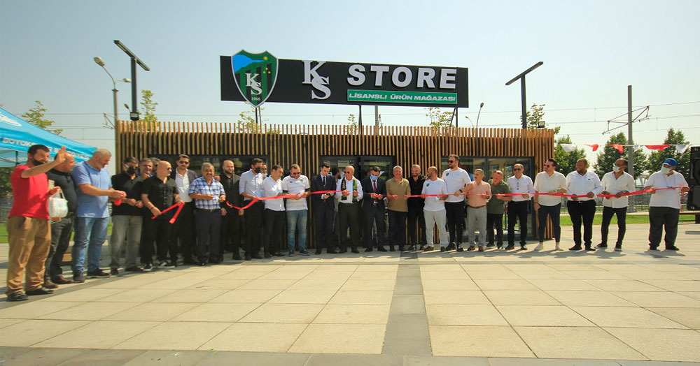 Kent Meydanı’ndaki Kocaelispor mağazası açıldı