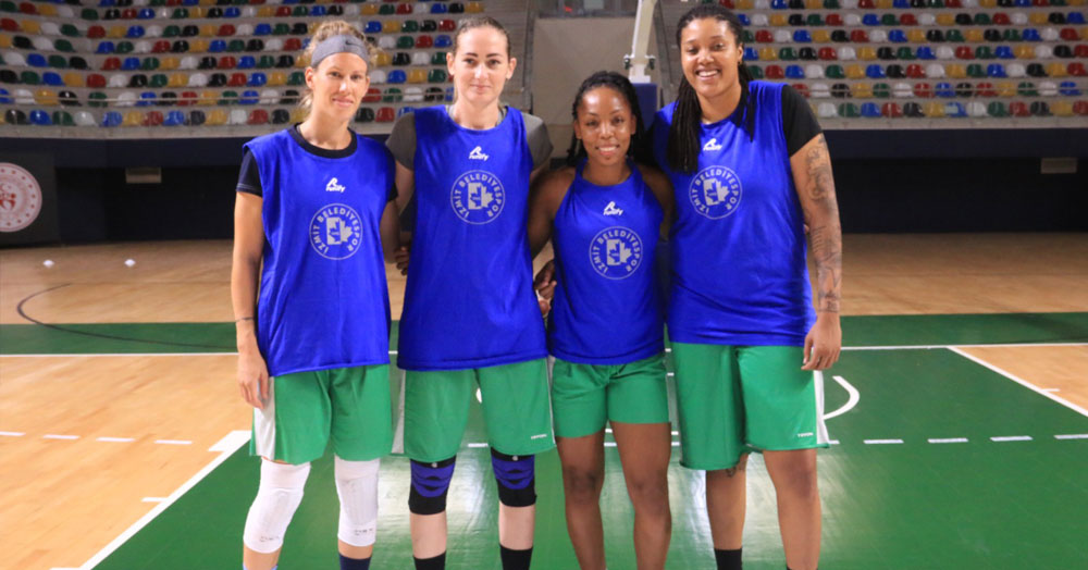 İzmit Belediyespor yabancılarına kavuştu!