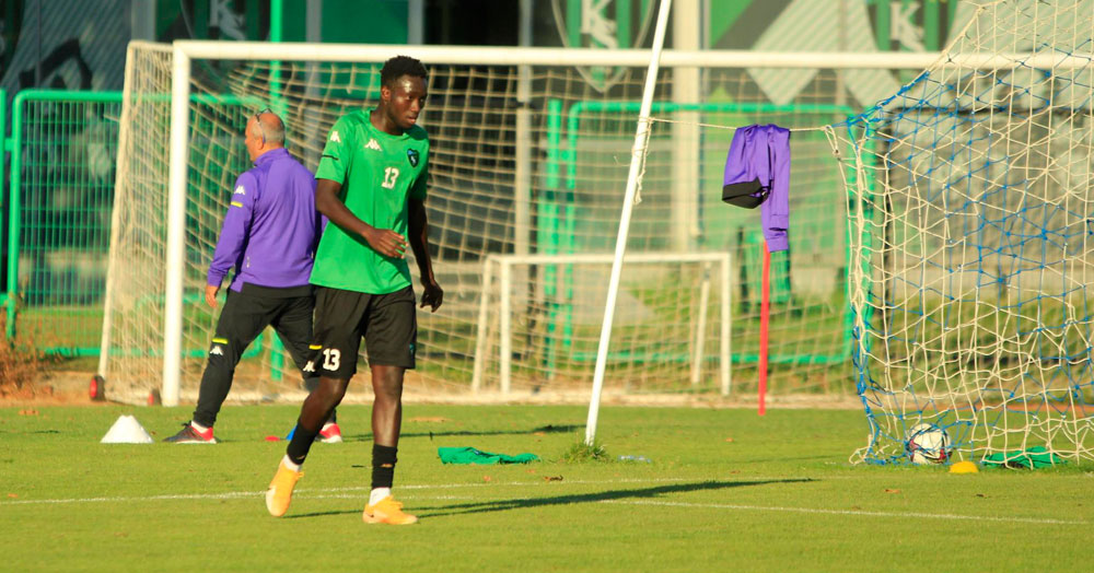 Senegalli Diop dikkat çekiyor