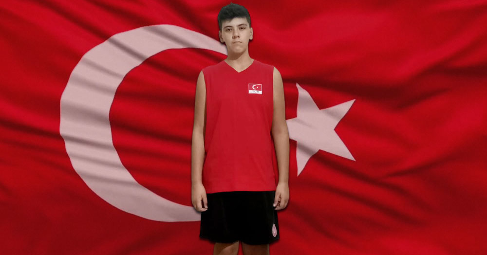 İzmitli voleybolcu Canberk milli takım gelişim kampına davet edildi