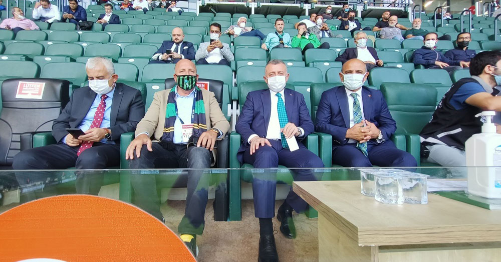 Tahir Büyükakın maçta!