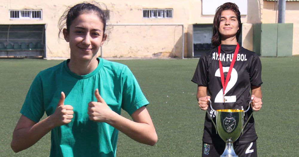 İki kız futbolcumuza milli davet