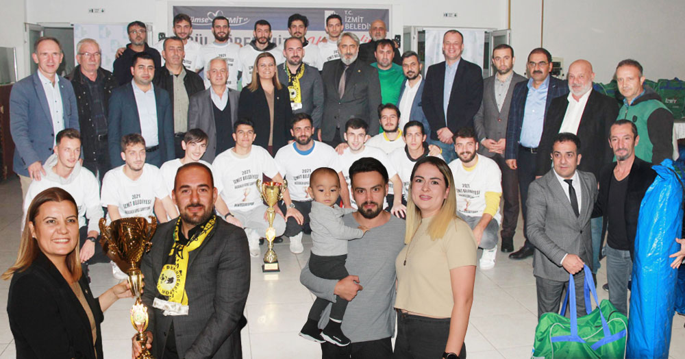 Şampiyon Bekirderespor kupasını aldı!