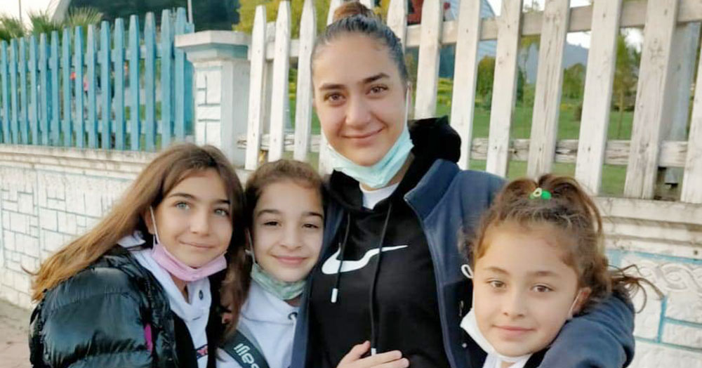 Akademi Yüzme Kulübü kürsüden inmiyor!