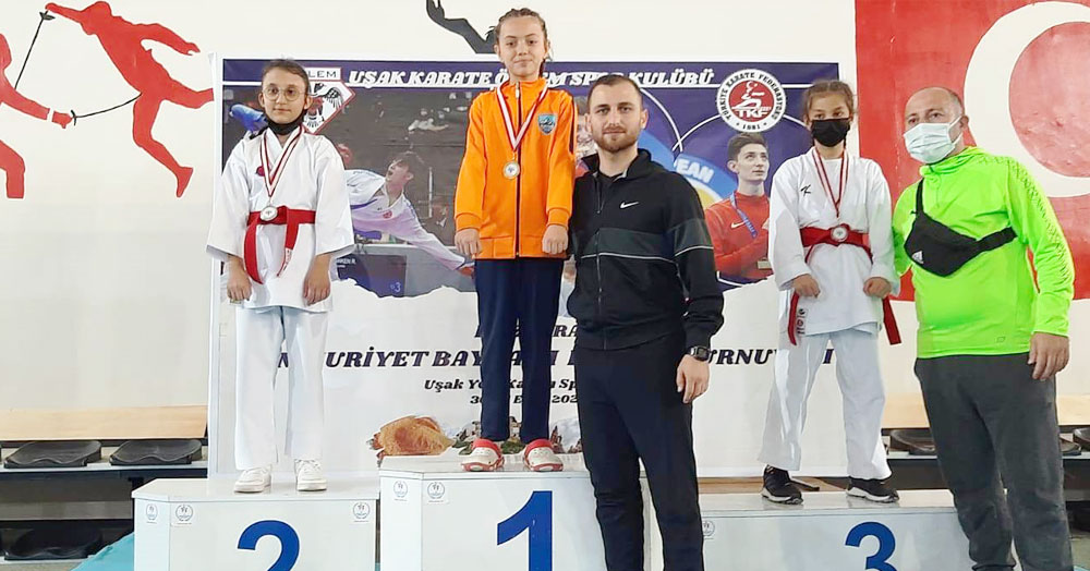 Kartepeli karateciler Uşak’ta şov yaptı!