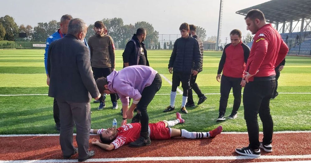 Kaleci Uğur direkten döndü!