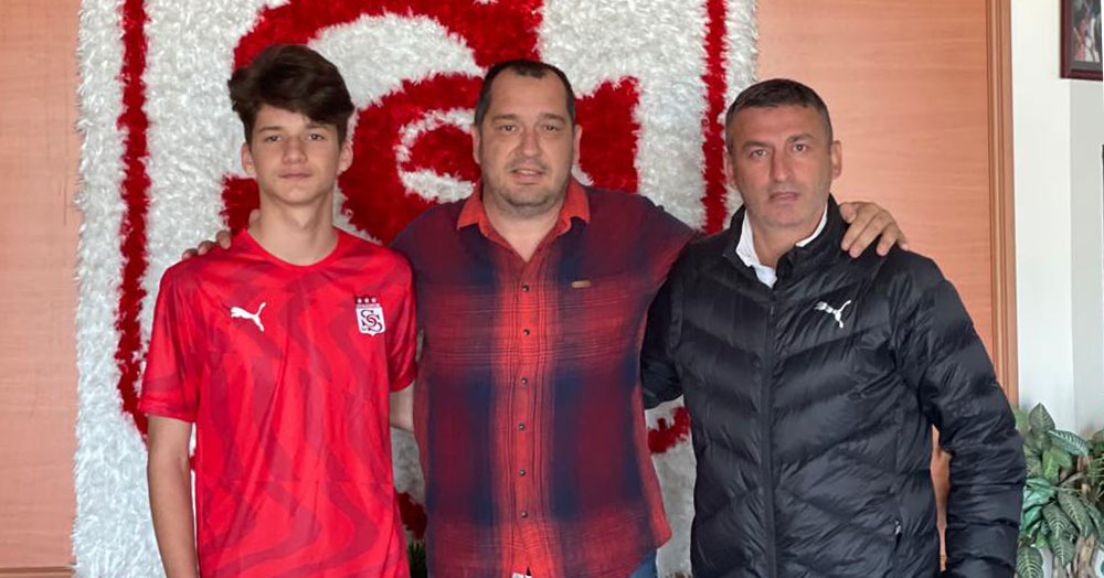 Serter Keskin’in yetiştirdiği iki yıldız futbolcuyu Sivas ve Karşıyaka kaptı