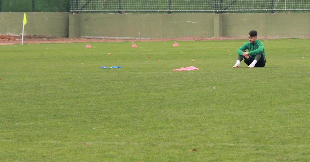 Yiğitali antrenmanın ardından saha ortasında çöktü kaldı