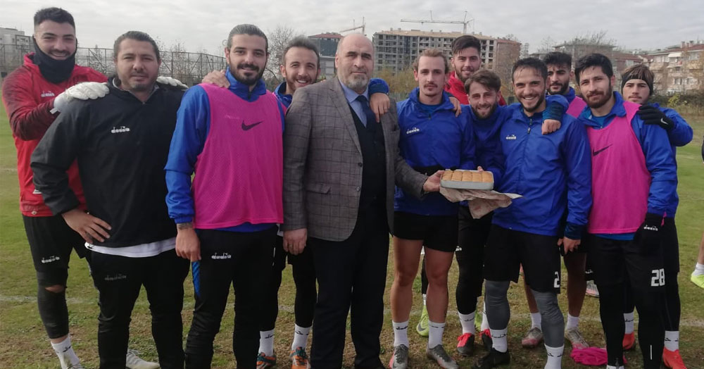 Belediye Derince’ye Erol muhtardan tatlı ziyaret