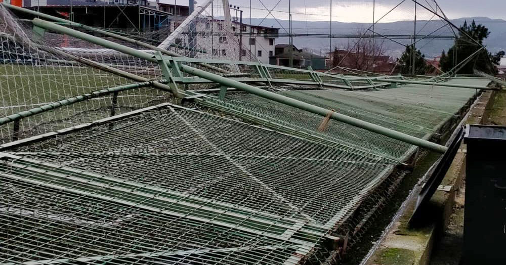 Esentepe Stadı fırtınadan etkilendi