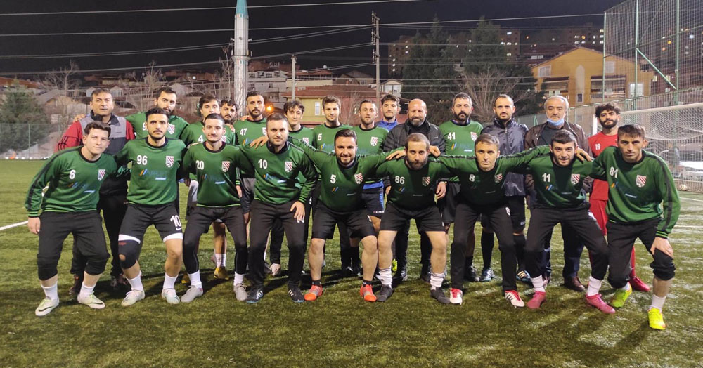 Mertspor'a Özkan Arı'dan tatlı ziyaret