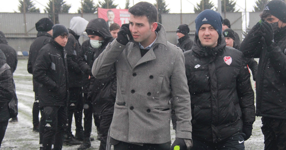 Maçın oynanması için koordineli bir şekilde çalıştılar