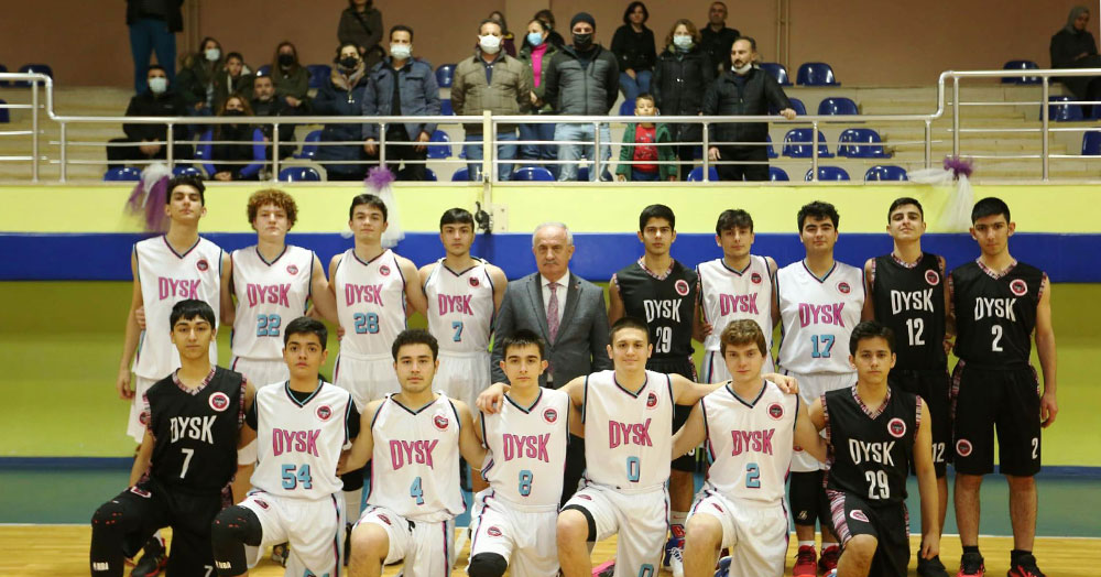 Zeki Aygün, basketbolcuları yalnız bırakmadı