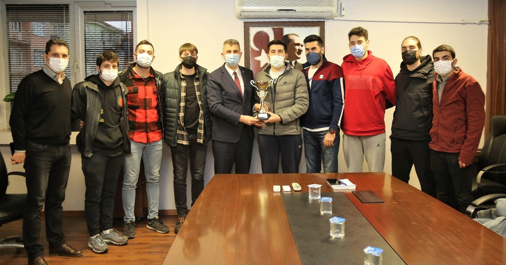 Başkan Sezer şampiyonları ağırladı