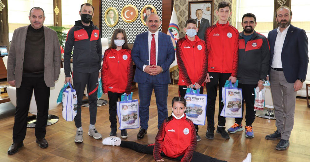 Söğüt, Körfez’in milli yüzücülerini ağırladı