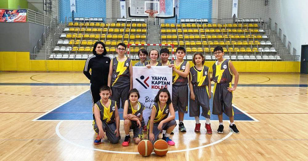 Yahya Kaptan Koleji galibiyete başladı! “49-38”