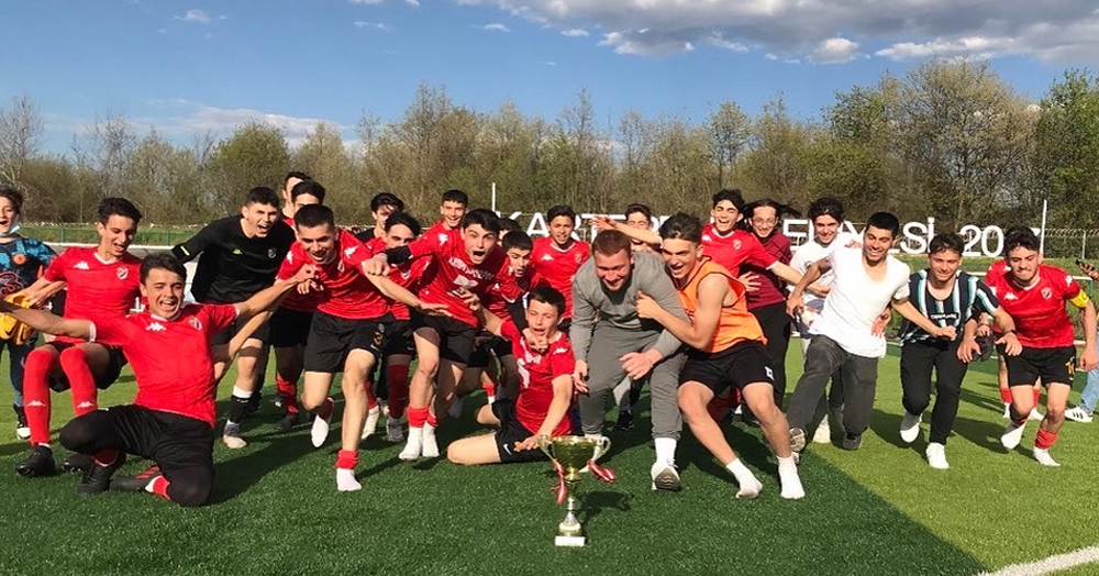 Kartepe’nin gençleri şampiyonluğu kutladı!