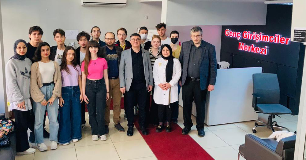 İzmit Belediyesi gençlerin ufkunu açıyor