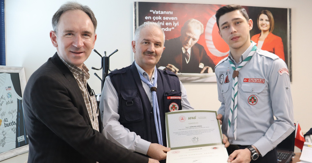 Çalışkan izcilere teşekkür belgesi