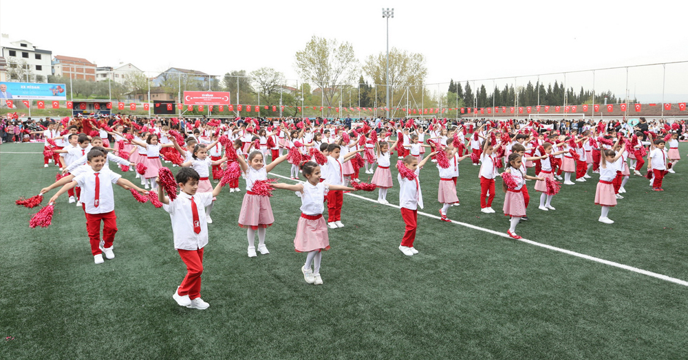 Derince’de şölen havasında 23 Nisan kutlaması