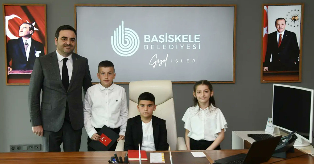 Minik Berat, Başkan Özlü'nün koltuğunu kaptı!