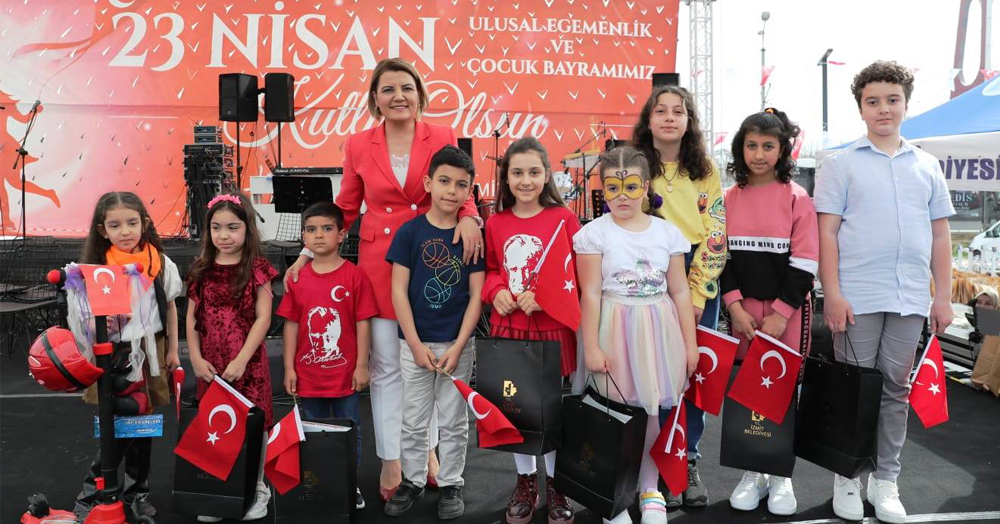 23 Nisan hediyelerini aldılar