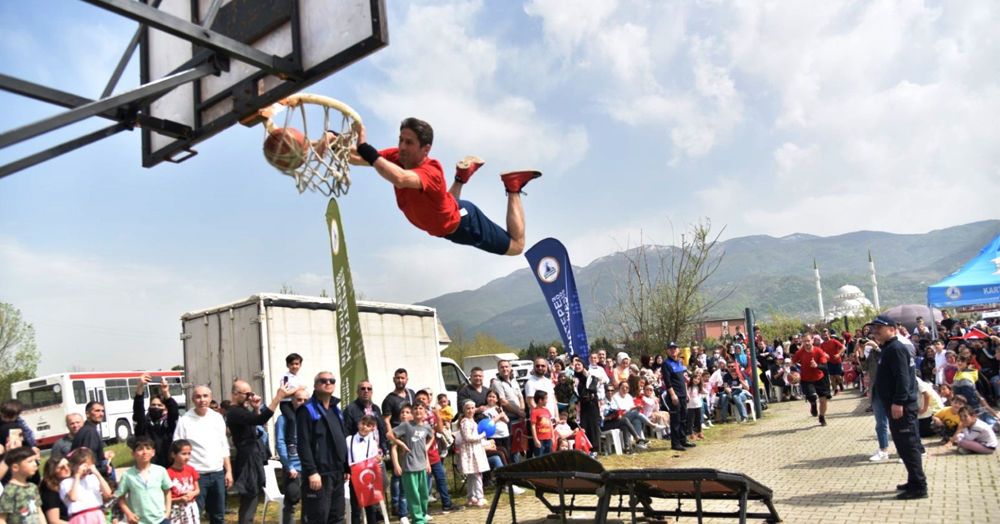 Kartepe, Kartepe olalı böyle 23 Nisan kutlaması görmedi