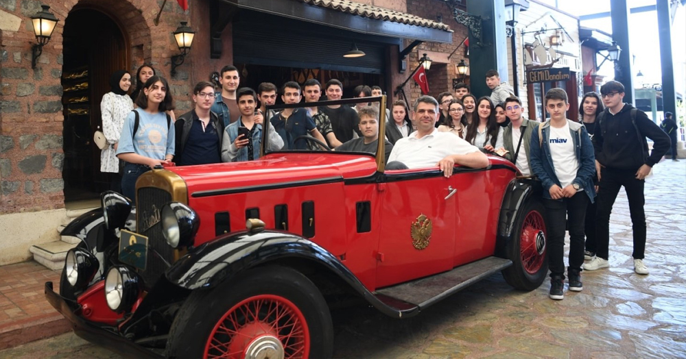 Başkan Kocaman ve Kartepeli gençler Koç Müzesi’ne çıkarma yaptı