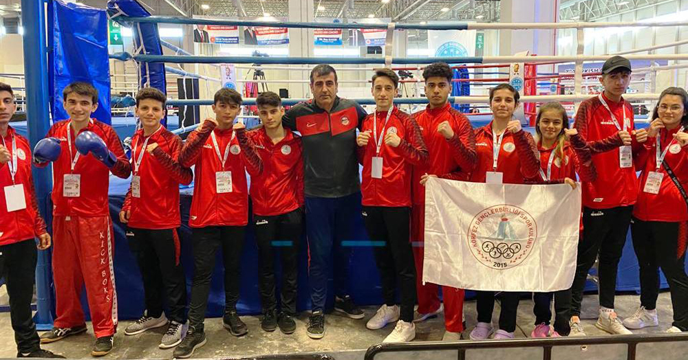 Körfezli kickboks sporcularından şov!