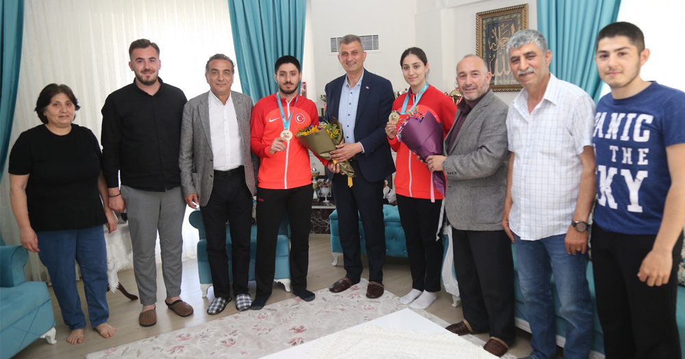 Eltemur ailesi Sezer’i ağırladı