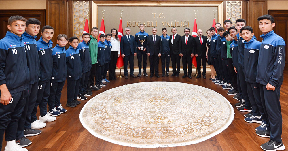 28 Haziran'ın şampiyonları Vali Yavuz'un konuğu oldu 