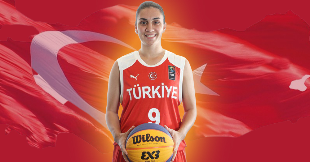 İzmitli Deniz Üstün bir kez daha Milli Takım'da!