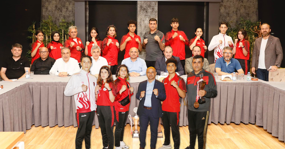 Şener Söğüt şampiyonları konuk etti