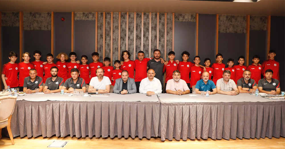 Körfezli şampiyonlar Şener Söğüt'ün konuğu oldu 