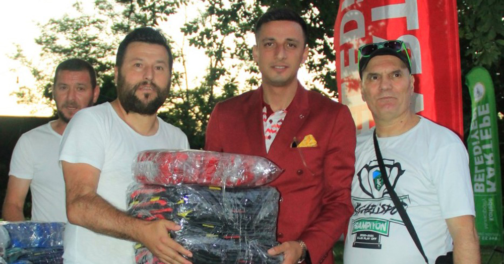 22 takıma da Kartepe Belediyesi’nden malzeme desteği