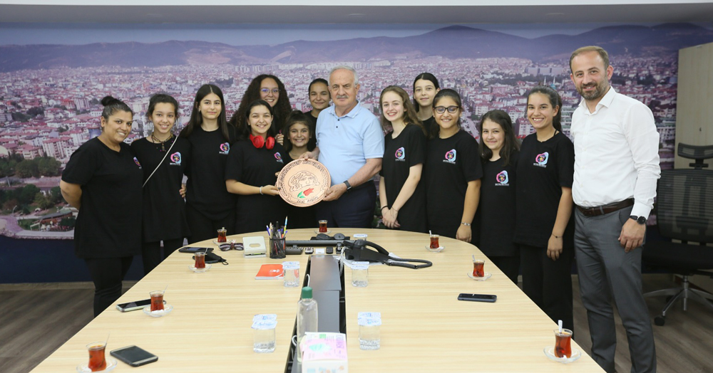 Folklorculardan Başkan Zeki Aygün’e teşekkür ziyareti