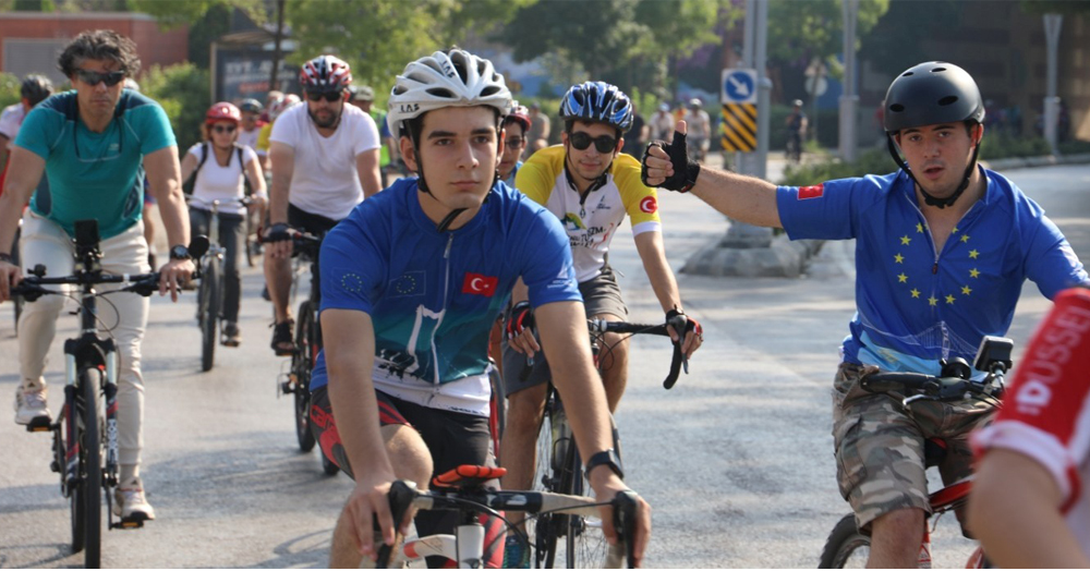 İzmit Belediyesi’nden Zafer turu