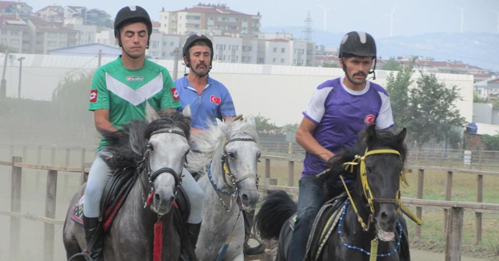 Gölcük Belediyesi Rahvan atı Bursa Zafer Koşusu’nda ikinci oldu