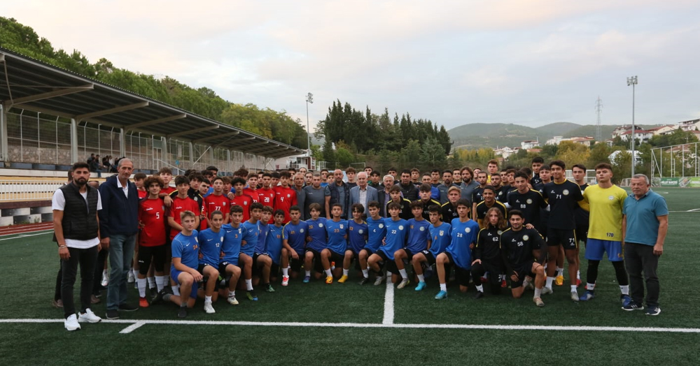 Zeki Aygün’den Belediye Derincespor genç takımlarına ziyaret