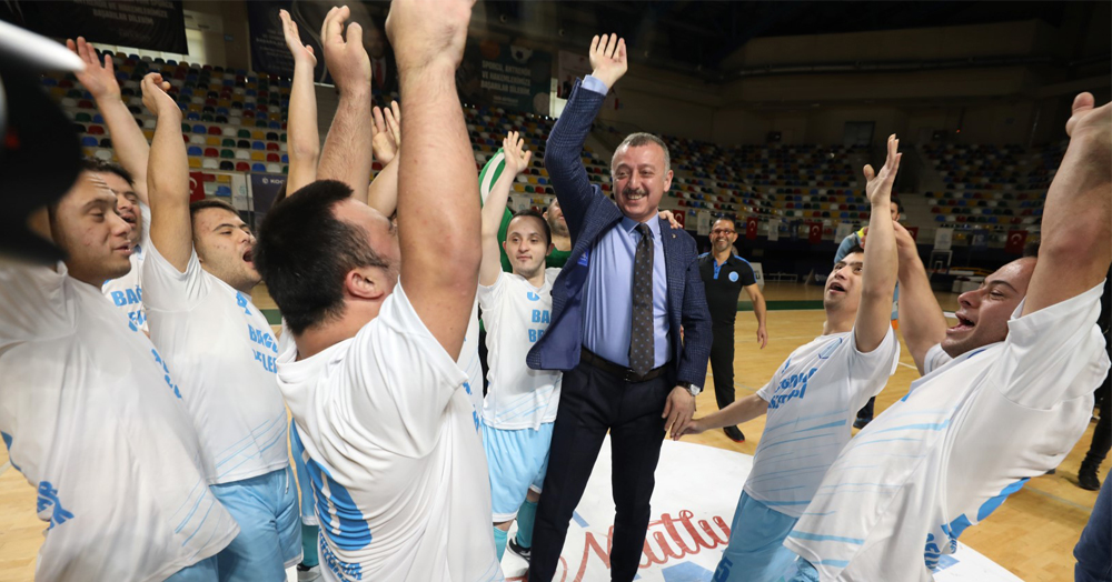 Bu dünya kupasını biz düzenleriz