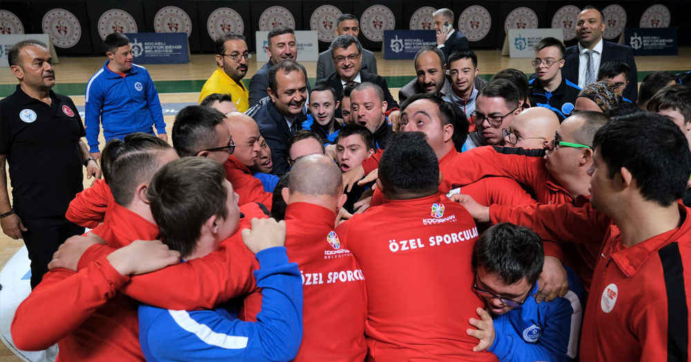 Sizi seviyoruz çocuklar