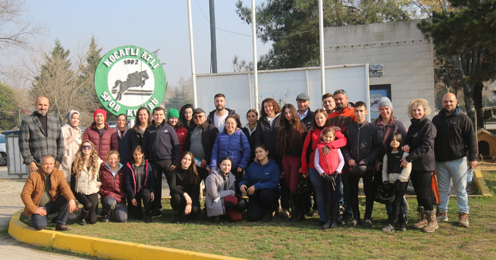 Yeni biniciler yolda