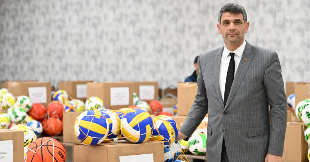 Okullara KOCAMAN spor malzemesi desteği